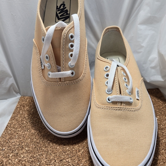 Vans Authentic Lace Up Low Profile Sneaker Women’s Size 10 Men's Size 8.5 NEW - Picture 1 of 13